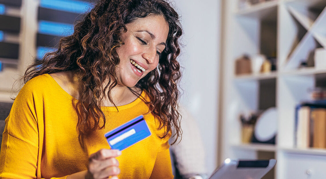 Conheça os cartões de crédito que realmente não cobram anuidade *veja a lista*
